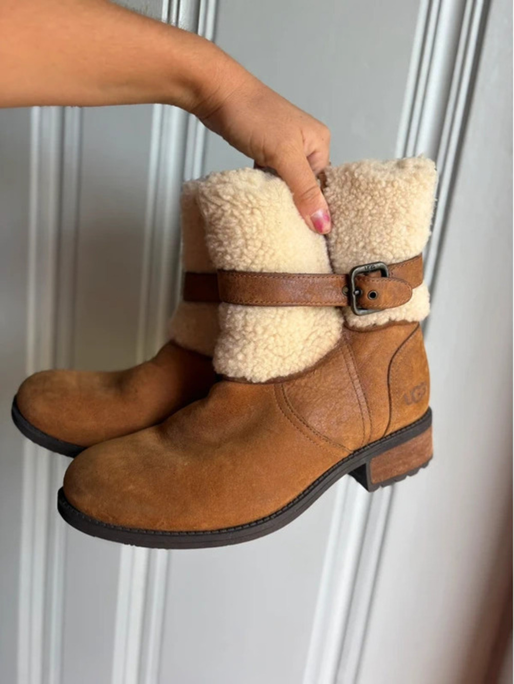 Womens 8 Chesnut Colored Ugg Boots Shearling Cuffed
